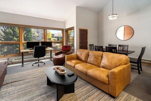 Smart TV, fireplace, books, offices - Slopeside Lookout - Steamboat Springs (Steamboat Springs)