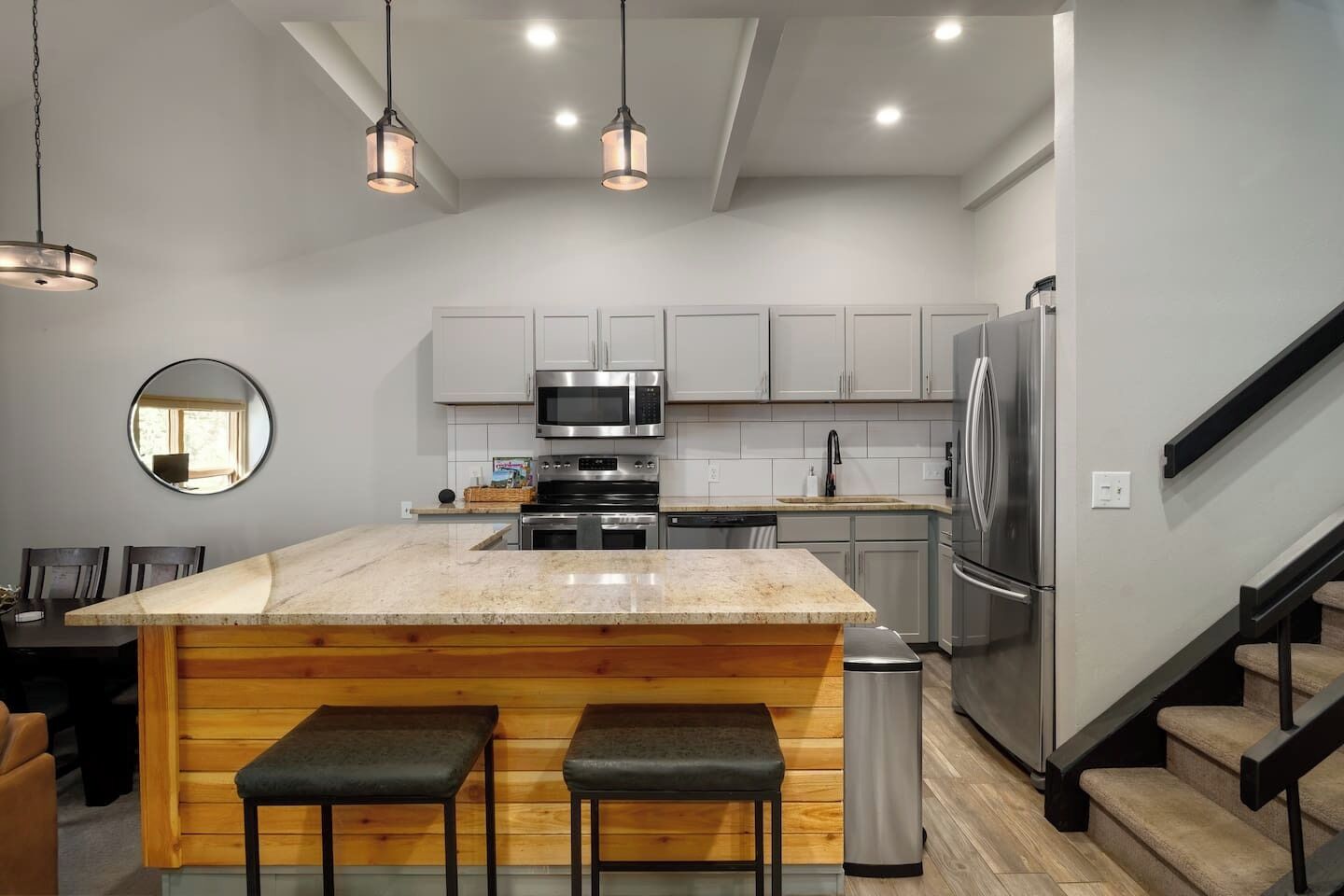 冰箱、微波炉、烤箱、炉灶