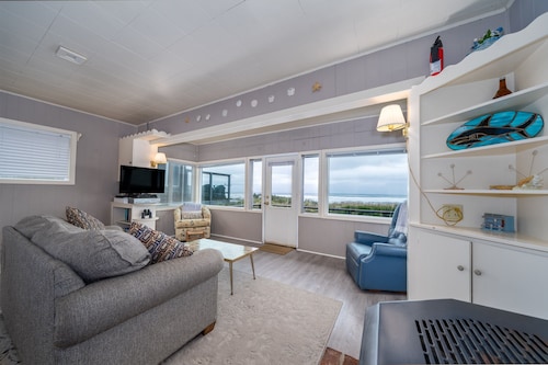 Steps to the Beach, Charming Oceanfront Bungalow with Deck and Ocean Views