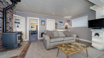 Älytelevisio, takka, DVD-soitin