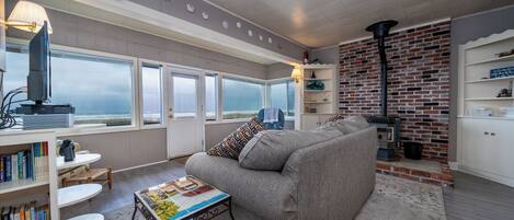 Smart TV, fireplace, DVD player