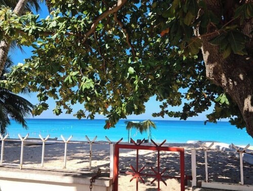 Ocean Pearl Cottage on the West Coast