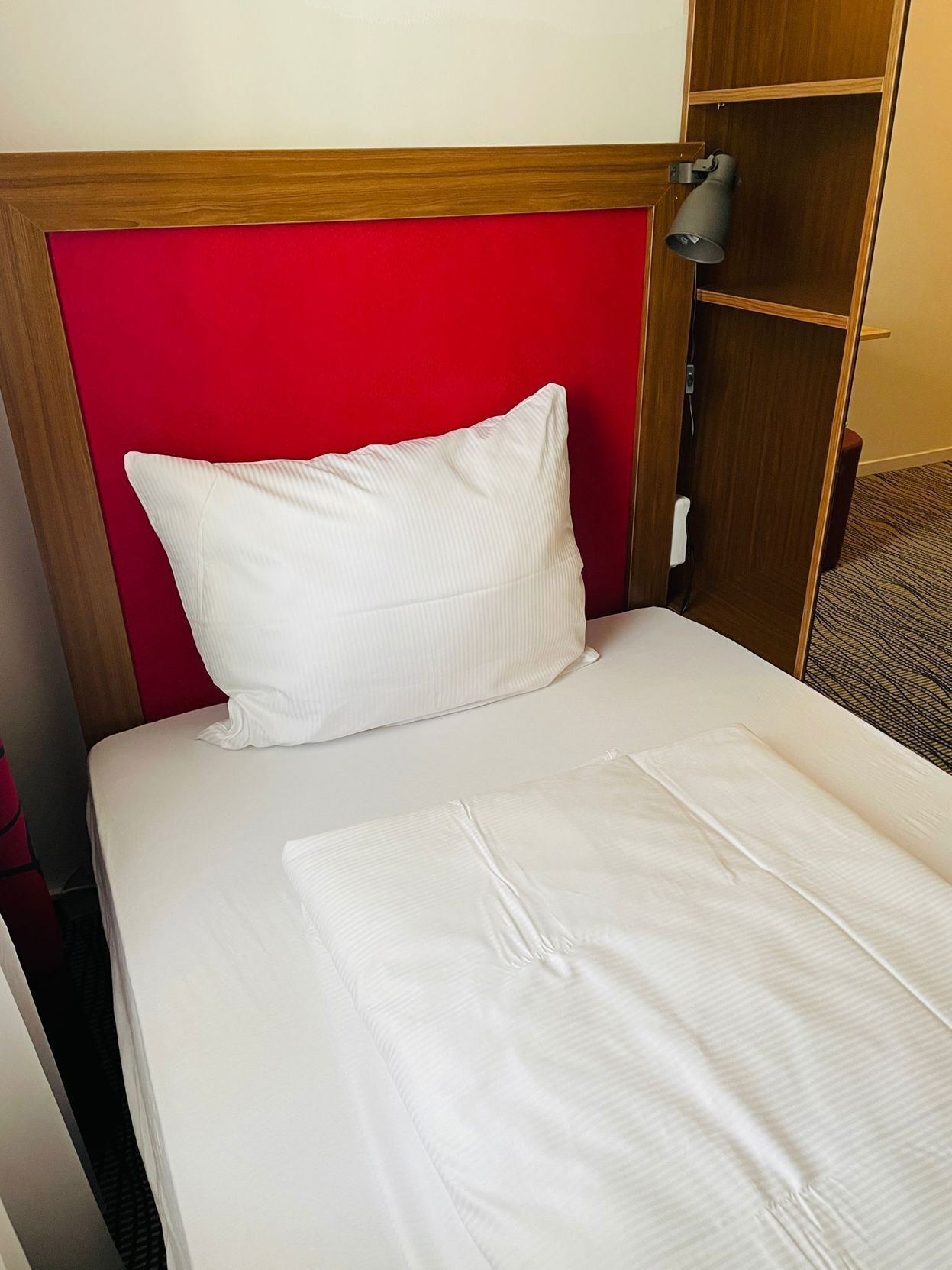 Soundproofing, free WiFi, bed sheets