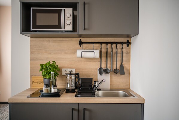 Family Double Room | Private kitchen - Point Hotel Apartments & Rooms (Dresden)