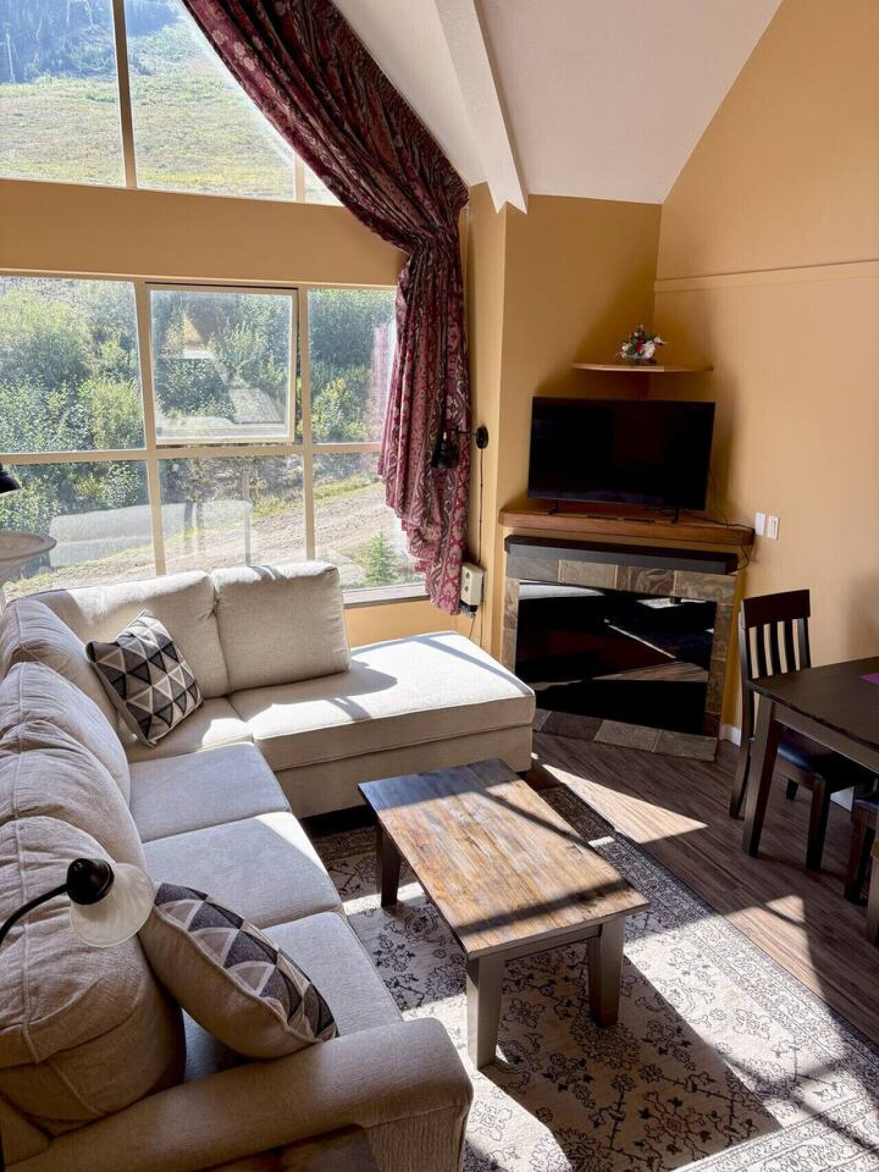 Télévision, cheminée