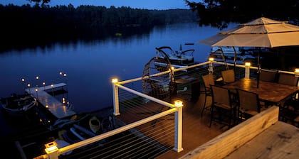 Lakefront Cottage on Beach Pond with unbelievable views!
