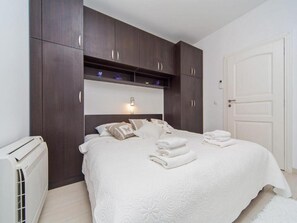 1 bedroom, iron/ironing board, WiFi, bed sheets