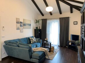 TV - 4B Apartments - One Bedroom Apartment with Terrace (Dubrovnik)