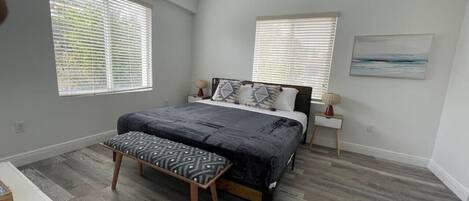 2 室のベッドルーム、アイロン / アイロン台、WiFi (無料)、ベッドシーツ