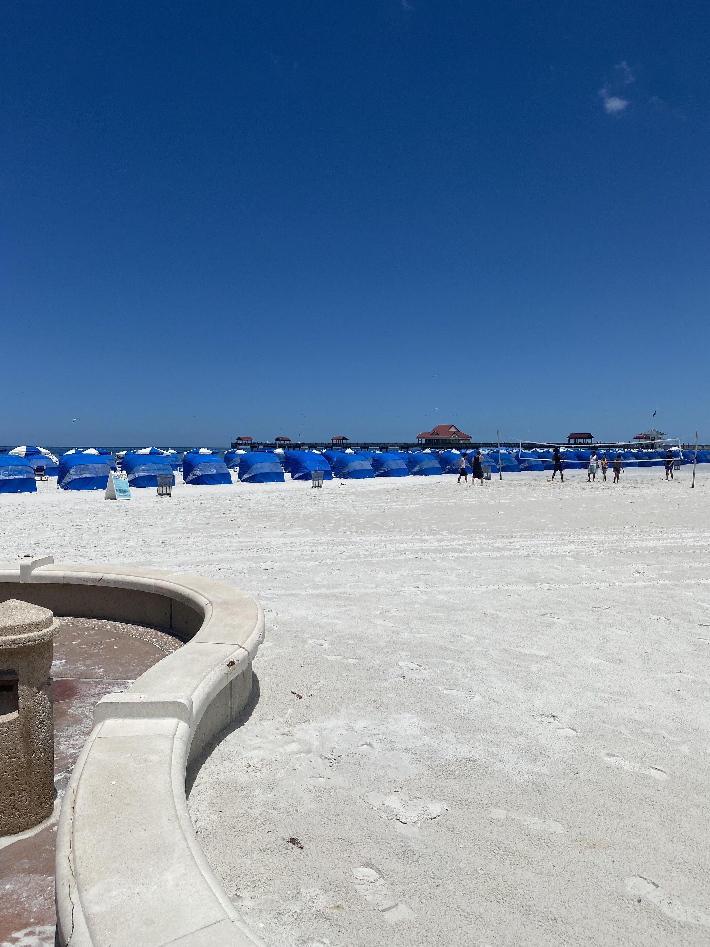 Beautiful Beach Condo with Shops & Restaurants in Walking distance