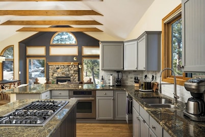 Wonder Lodge | Views, Hot Tub, Luxe Mountain Stay