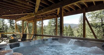 Wonder Lodge: Mountain Views, Hot Tub & Fire Pit