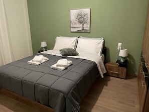 2 quartos, acesso à internet, roupa de cama