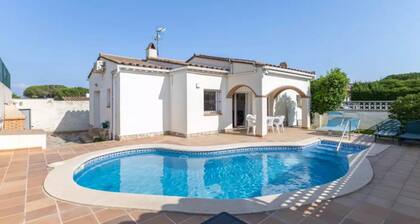 Quiet villa 5 minutes from the beach suitable for pets