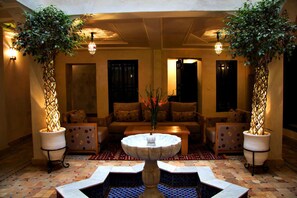 المنشأة من الداخل