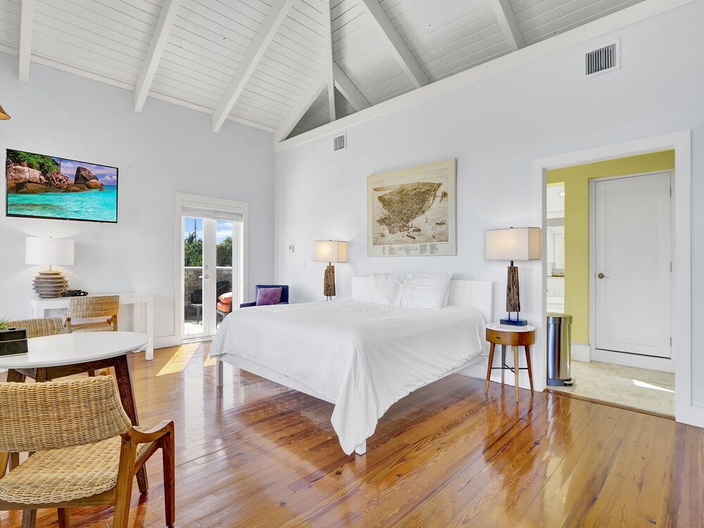 4 Bedroom 3 Bath Water View Home Little Torch Key Vrbo