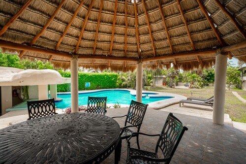 Itzae tropical villa with pool & central AC - private rooftop with lagoon view