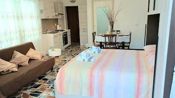 1 bedroom, iron/ironing board, free WiFi, bed sheets