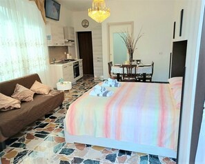 1 bedroom, iron/ironing board, free WiFi, bed sheets