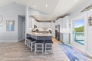 Fridge, microwave, oven, stovetop - Early DISCOUNT heated pool 6Bed4Bath BeachVilla Steps2Sand (Gulf Shores)