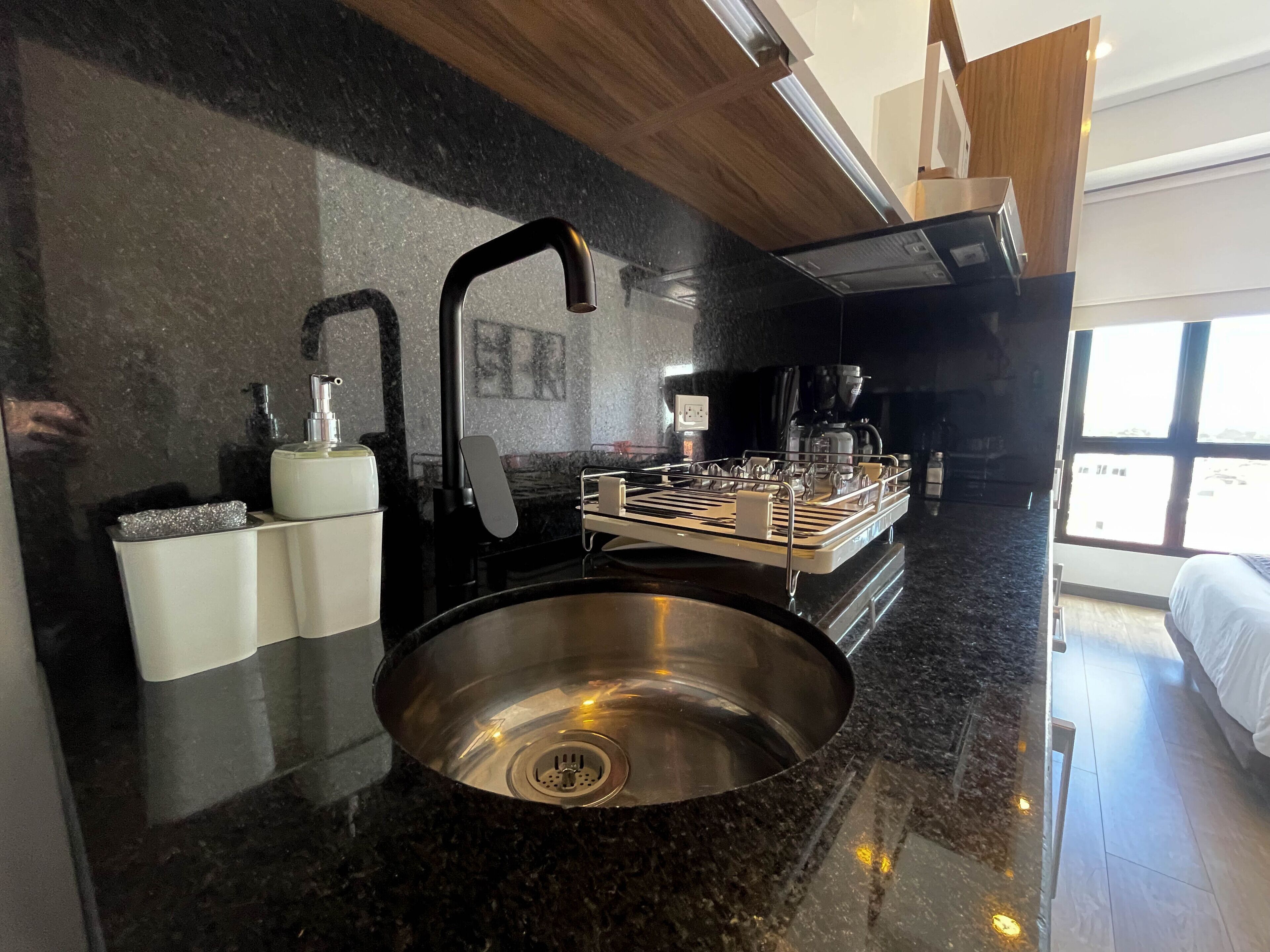 雪櫃、微波爐、爐具、洗碗機