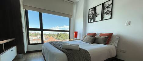 1 habitación, caja de seguridad en la habitación y escritorio