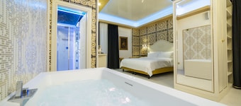 Leucosya Luxury Rooms