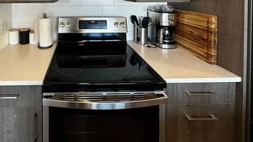 Réfrigérateur, micro-ondes, four, lave-vaisselle