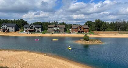 Kokomo Cabin: Cozy Fires, Family Fun & Lake Views