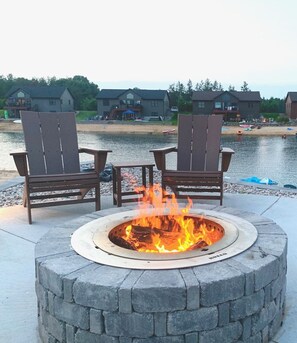 Property grounds - Kokomo Cabin: Cozy Fires, Family Fun & Lake Views (Germantown)