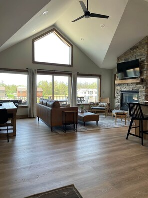 Smart TV, fireplace, ping pong, books