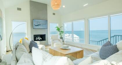 Bayfront Beauty: Luxury, Hot Tub & Bar, Pets, Fish