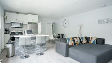 TV connectée, livres, chaßne hi-fi