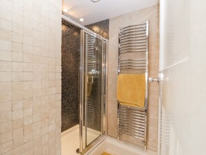 Shower, hair dryer - Halsey (Reydon)