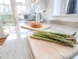 冰箱、洗碗机、电热水壶、烤面包机