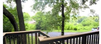 Quiet Mountain-side Cottage 20 min from downtown