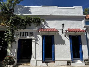 A white building with a sign reading "PATIJS Hostel". - Los Patios Hostel (Cartagena)