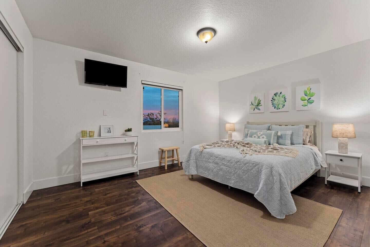 2 habitaciones, tabla de planchar con plancha, cuna de viaje y wifi 