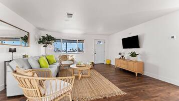 TV, Netflix, Hulu, streaming services