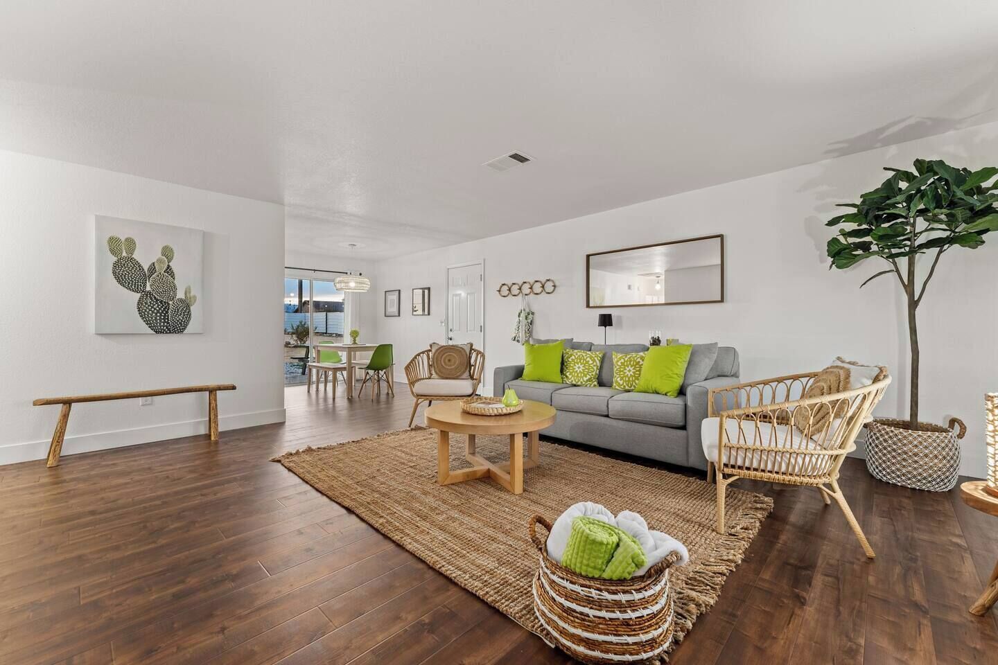 TV, Netflix, Hulu, streaming services