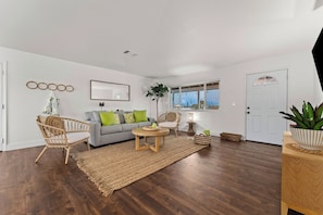 Living area - Maison Yucca Valley | Fire-pit | Desert Beauty (Yucca Valley)