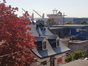 Exterior - Between river and cliff (Québec)