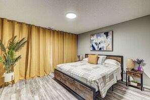 3 dormitoris, escriptori, planxa i posts de planxar i wifi gratuïta 