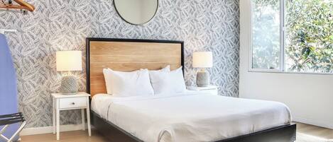 1 habitación, tabla de planchar con plancha y cuna de viaje