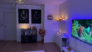 1 habitación, tabla de planchar con plancha, wifi gratis y ropa de cama