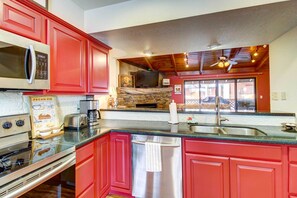Fridge, microwave, stovetop, dishwasher