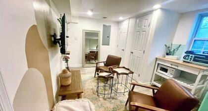 Boho-Chic Deanwood Guest Suite