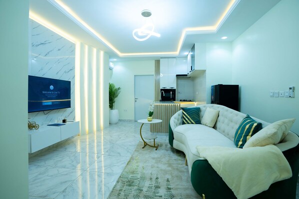 Smart TV 36-inci dengan saluran TV kabel, TV, dan Netflix