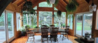 Exquisite cottage with valley views and Hot Tub