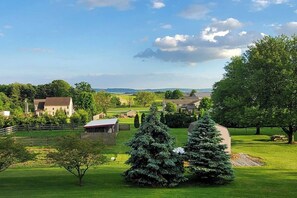 Property grounds - Exquisite cottage with valley views and Hot Tub (New Holland)